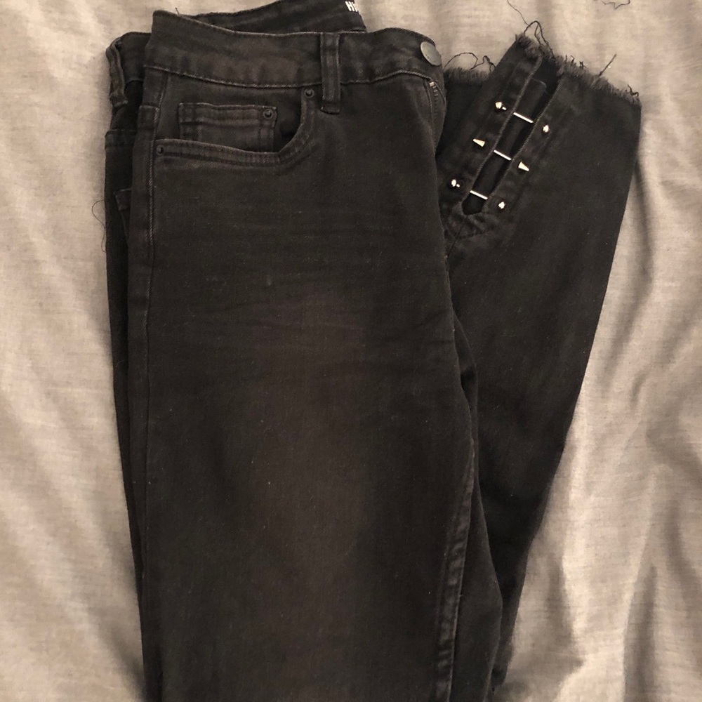 Cut Off Skinny Jeans with Gold Spikes